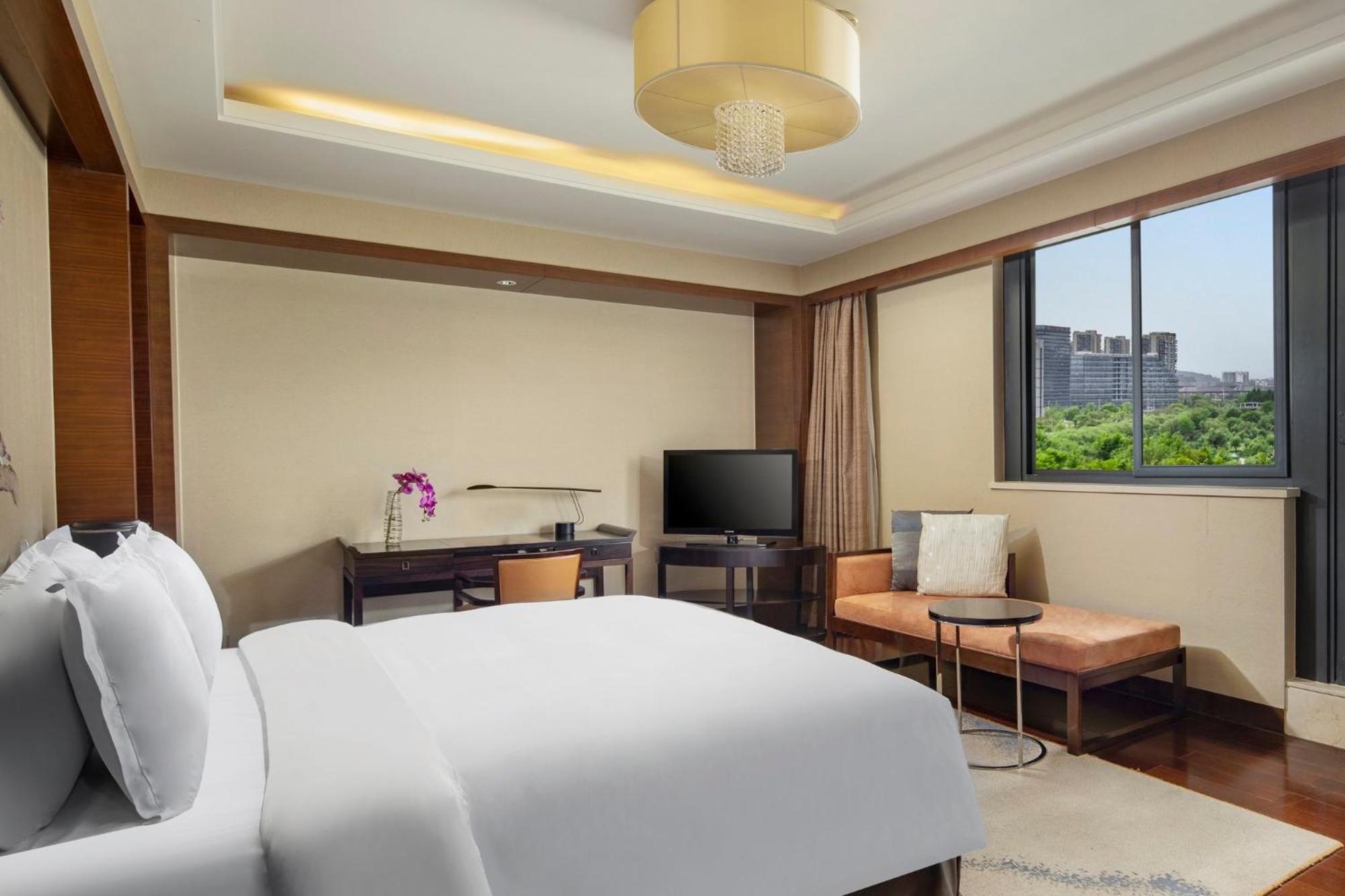 Crowne Plaza Huangshan Yucheng By Ihg Exterior photo